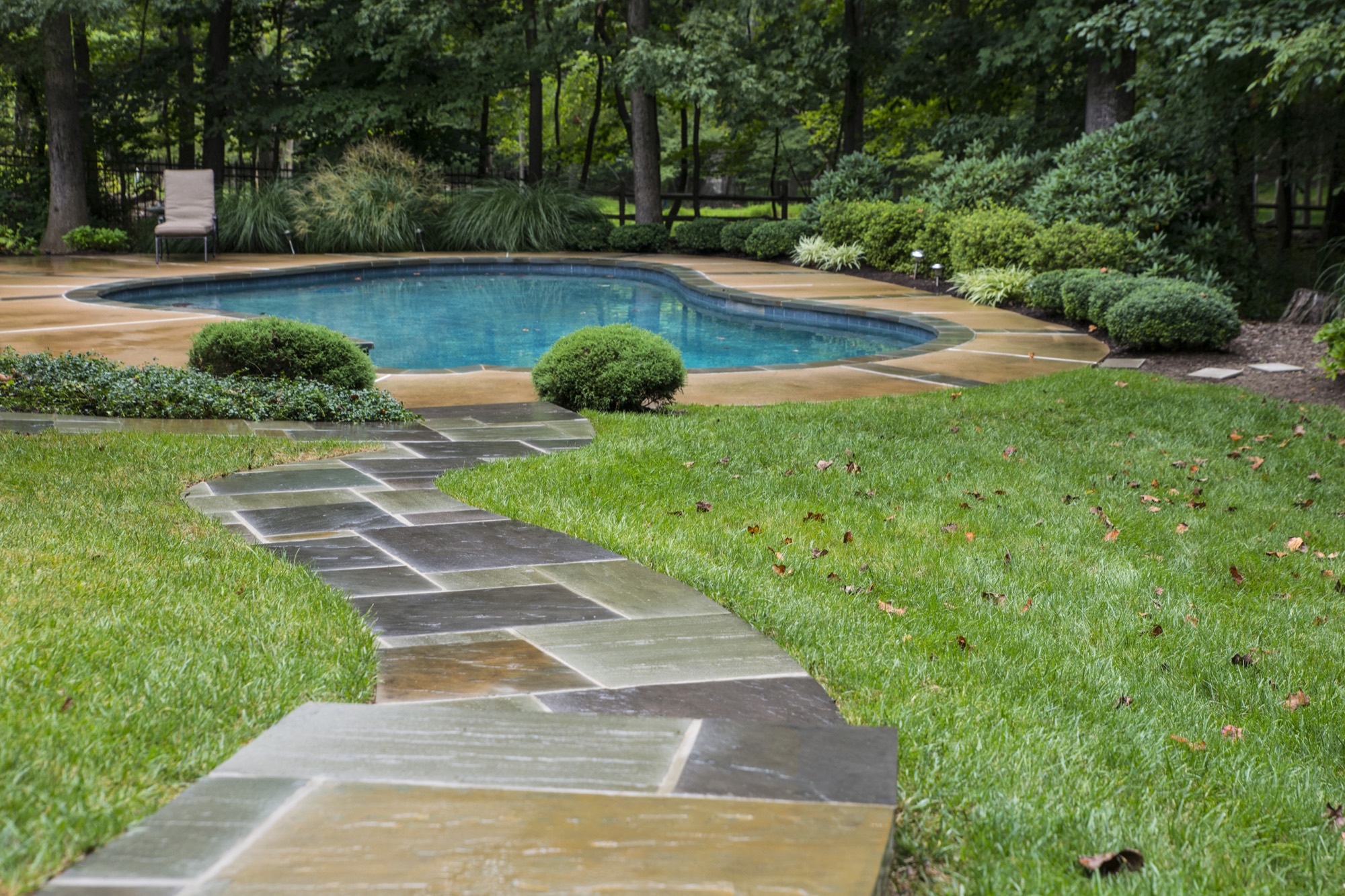 Natural stone stepping path to a pool in a Northern Virginia backyard
